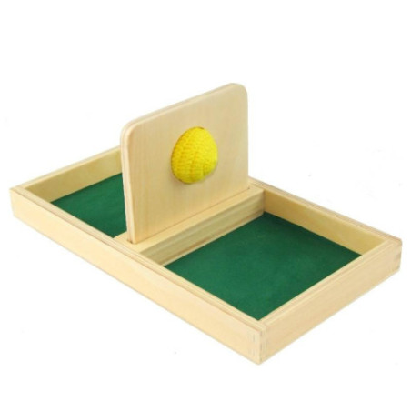 Plateau avec passage pour balle en tricot Montessori Plateau avec passage pour balle en tricot Montessori