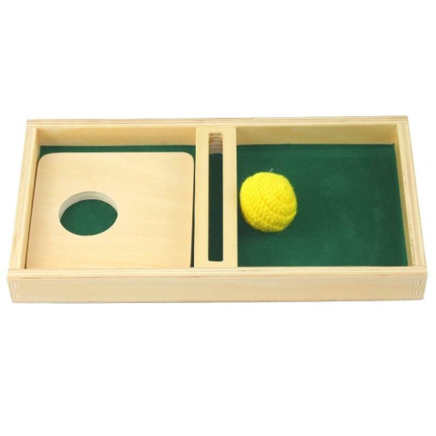 Plateau avec passage pour balle en tricot Montessori