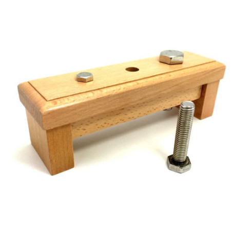 Visser dévisser enfant 1 Montessori