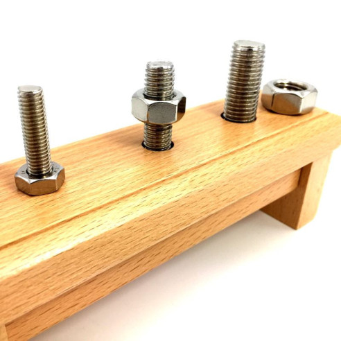 Visser dévisser enfant 2 Montessori