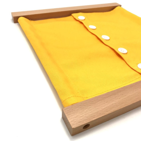 Cadre d'habillage petits boutons Montessori vue de trois quarts.