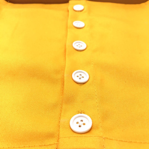 Cadre d'habillage petits boutons Montessori vue de près avec les boutons fermés.