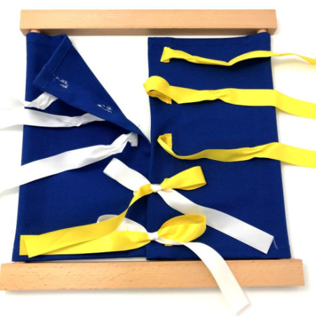 Cadre d'habillage rubans Montessori vu d'ensemble avec les rubans dénoués.