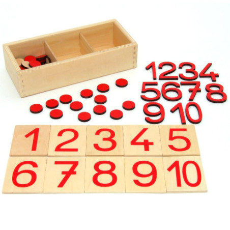 Boite de jetons - graphie française. Mathématiques Montessori, les jetons et les chiffres sont étalés à coté de la boite. Boite de jetons - graphie française. Mathématiques Montessori, les jetons et les chiffres sont étalés à coté de la boite.