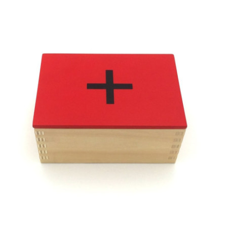 Boite des équations de l'addition des mathématiques Montessori fermée. Boite des équations de l'addition des mathématiques Montessori fermée.
