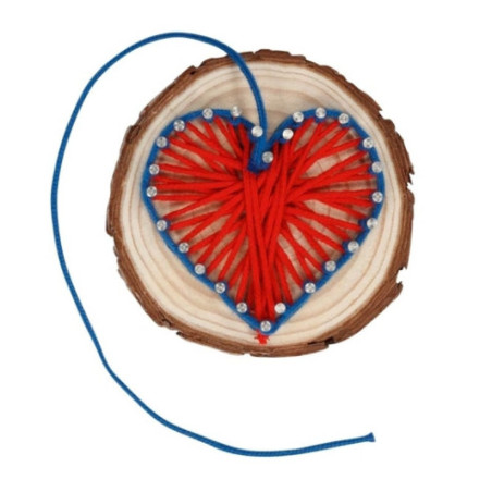 Forme en fil tendu avec clous