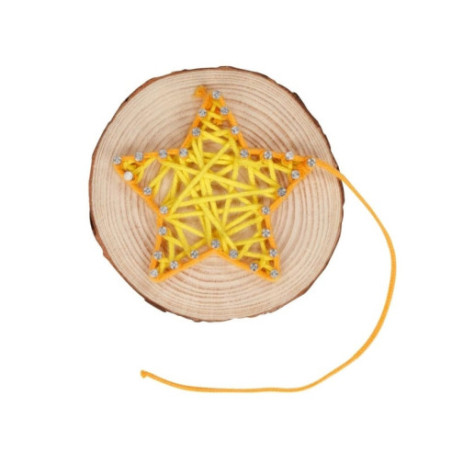 Forme en fil tendu avec clous