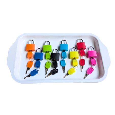 8 cadenas colorés avec plateau. Motricité fine Montessori